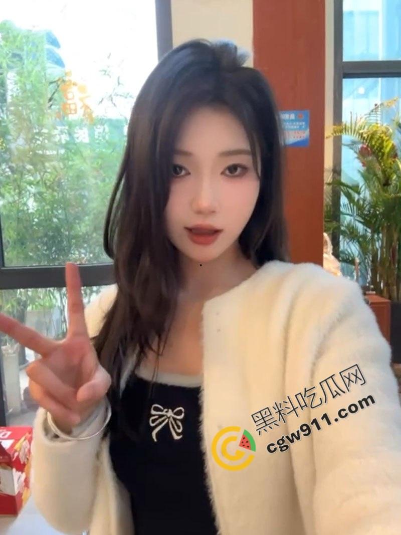 校园女神【刘茹】惊爆荒淫视频，奶子晃动，嫩穴淫水直流，69式舔吸酣畅淋漓，肉欲盛宴戳爆屏幕！