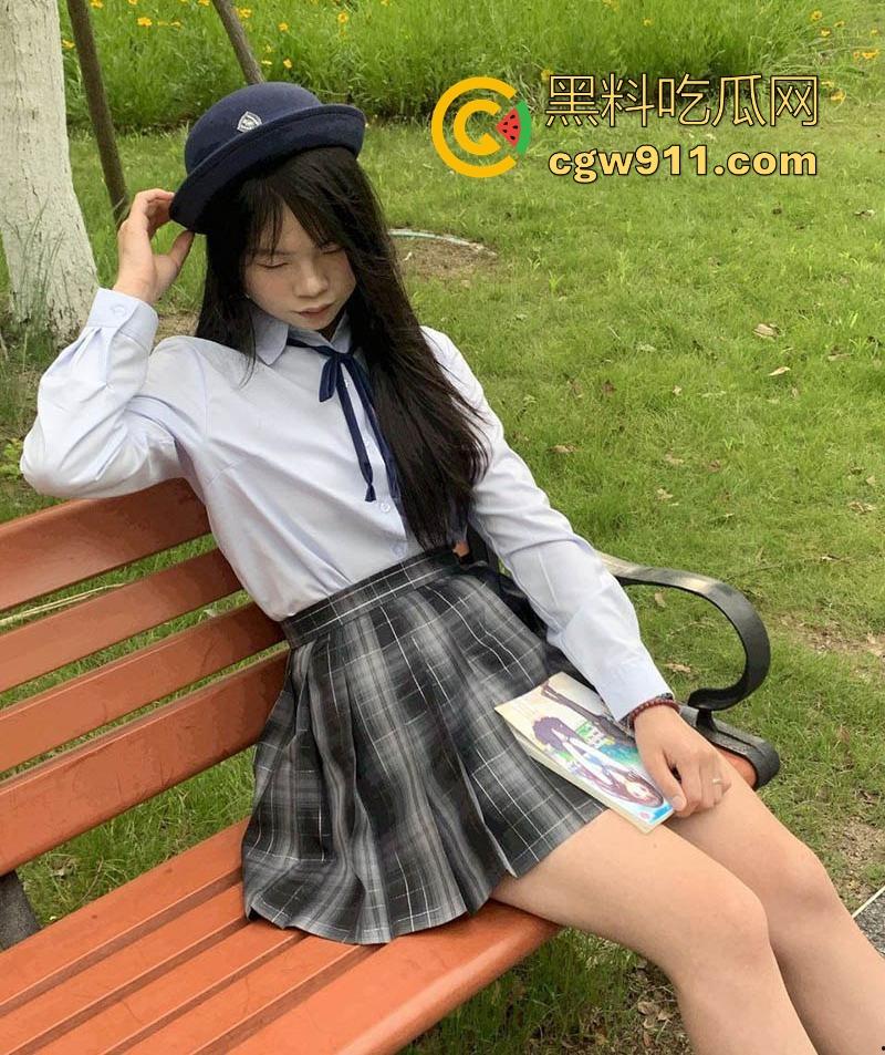 山西临汾职院【张文岚】前男友狠心泄露清纯学妹骚浪一面,粉嫩手指狂抠骚逼,只求巨屌狠狠满足!-2