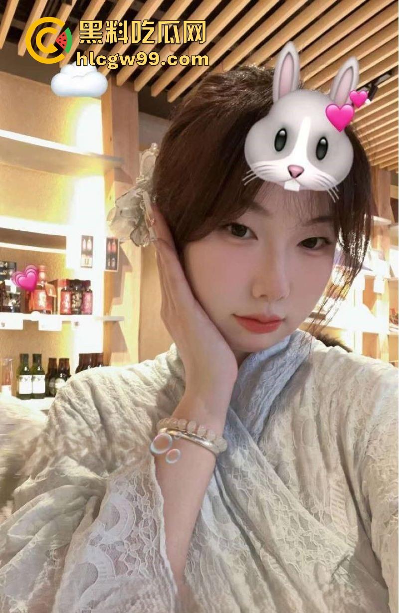 日本大阪留学生【植慧慧】约炮视频曝光，大奶母狗主动索求大屌，肛塞后入爆操骚穴，内容炸裂！