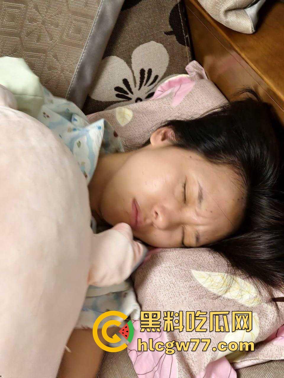 杭州师范大学校花脸蛋清纯可爱私下与男友视频泄密曝光 穿着性感的黑丝被男友各种姿势调教 超反差！-3