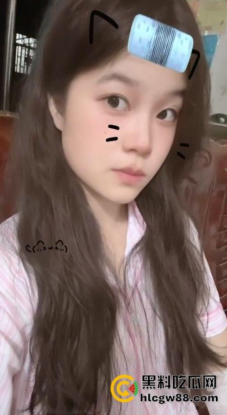 瓜友投稿！极品美女邻居被调教成骚母狗全过程，白莲花表面，背地里趴床上翘屁股浪叫！