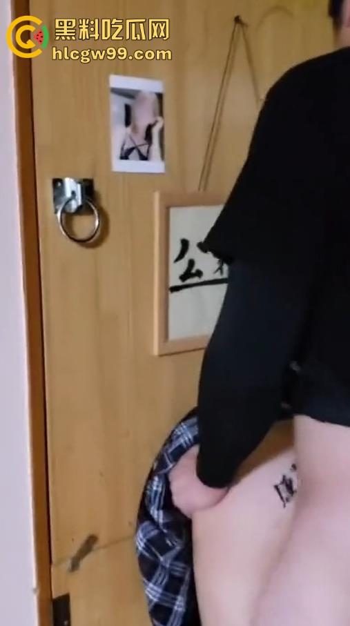 帝都调教大佬神级操作,亲手养成的骚逼变成公厕,群友轮番带套上阵爆操,这才是真正的共享经济!-9