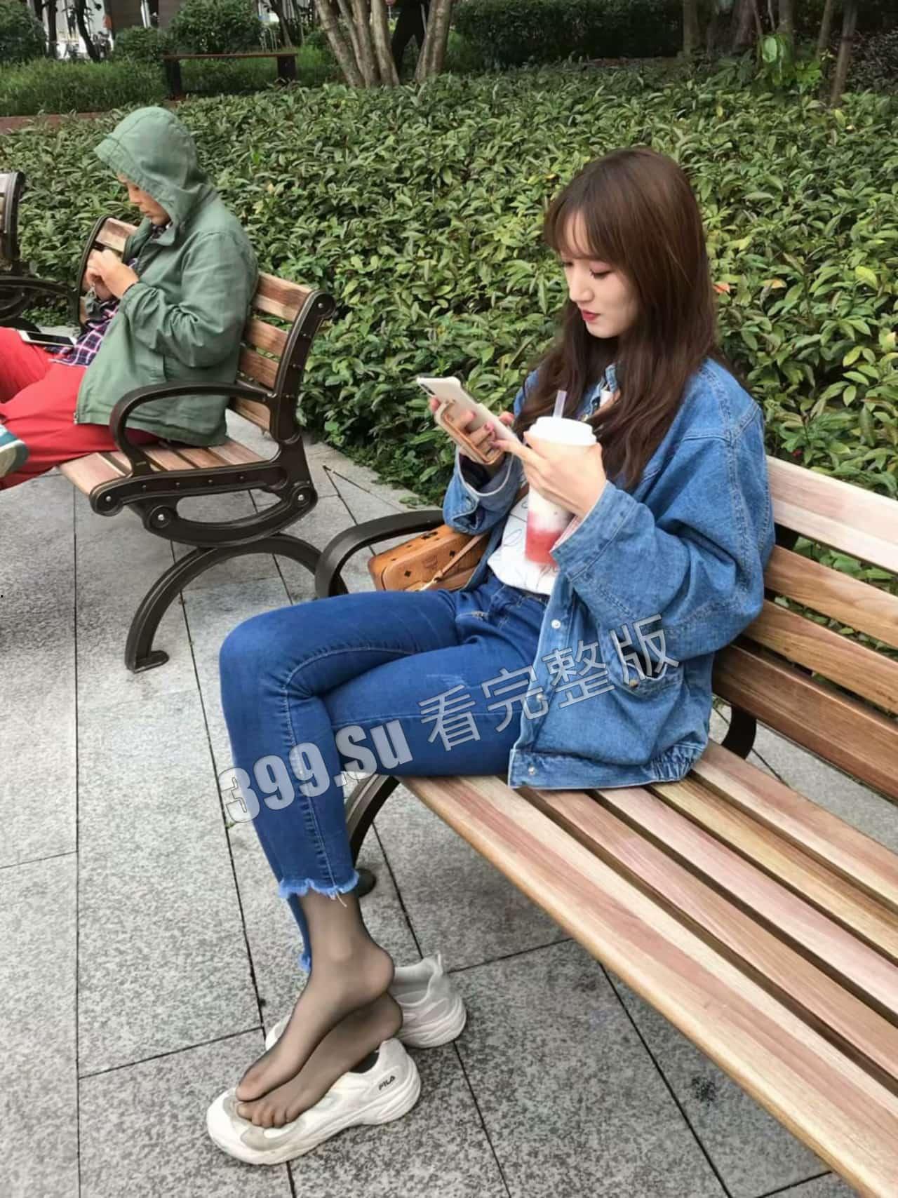 #江大校花 #流出 #自拍  #SM  人前高冷校花背地里也是条闷骚母狗  更衣室卖力服侍金主-2