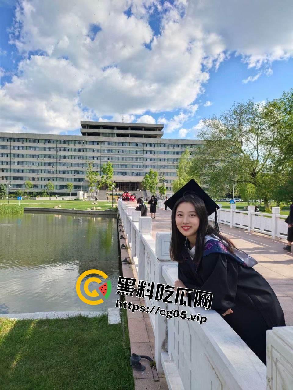 英国知名杜伦大学硕士生【李颖】不雅视频 有钱人家的高材生 在床上也不过是母狗一条罢了