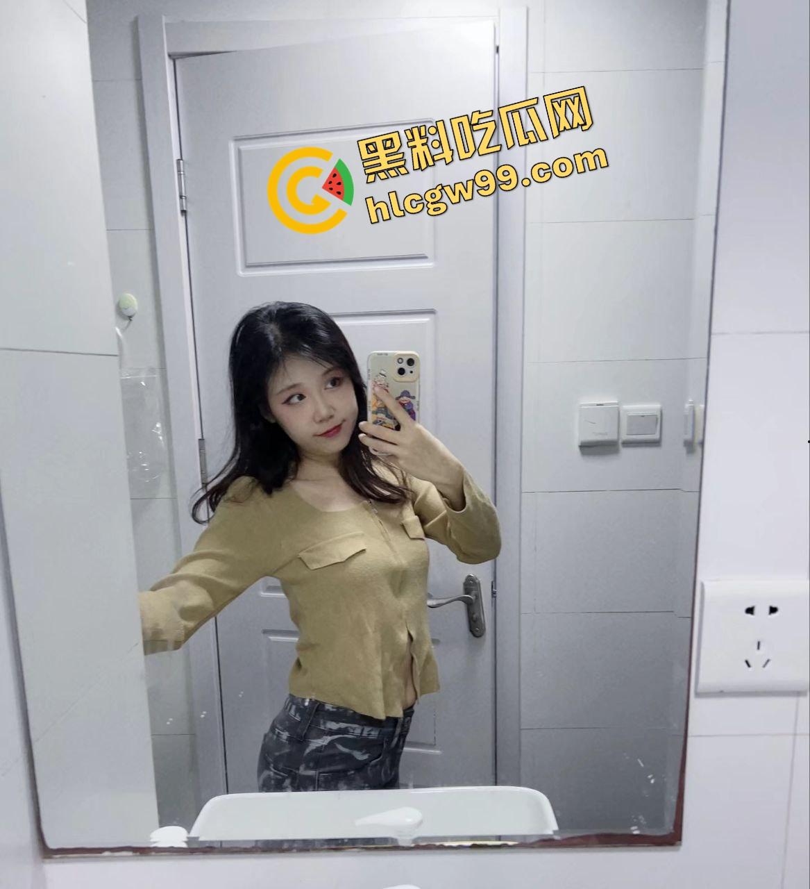 广东佛山骚贱女同事『李莉莎』醉酒后送回家发骚撕黑丝，酒店发泄欲望抱腿直插骚逼！独家曝光流出！-4