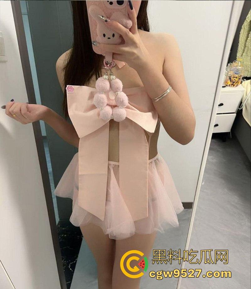 湖北工业大学骚母狗【程志颖】刚考上研究生就把男朋友踹了，前男友心生怨恨，将私密视频泄露曝光！-1