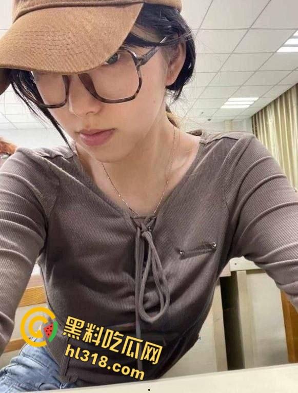 健身小伙约炮极品校花，高质量嫩妹大片，白皙美乳护士装，厌世脸露脸足交，各种姿势爆操骚逼  !-1