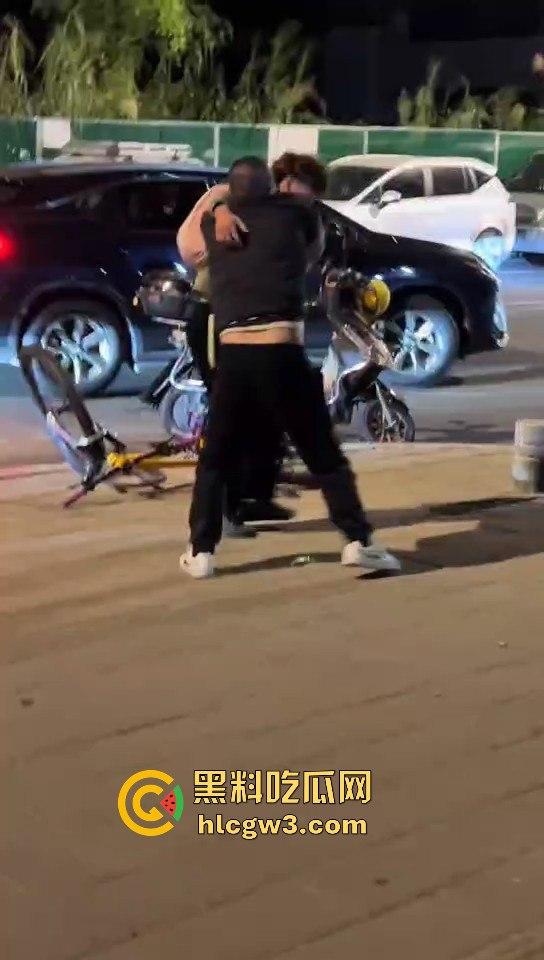 福州酒懵子喝酒喝得发疯,怼孩子当出气筒,要是孩子有刀估计当天就直接火化-3