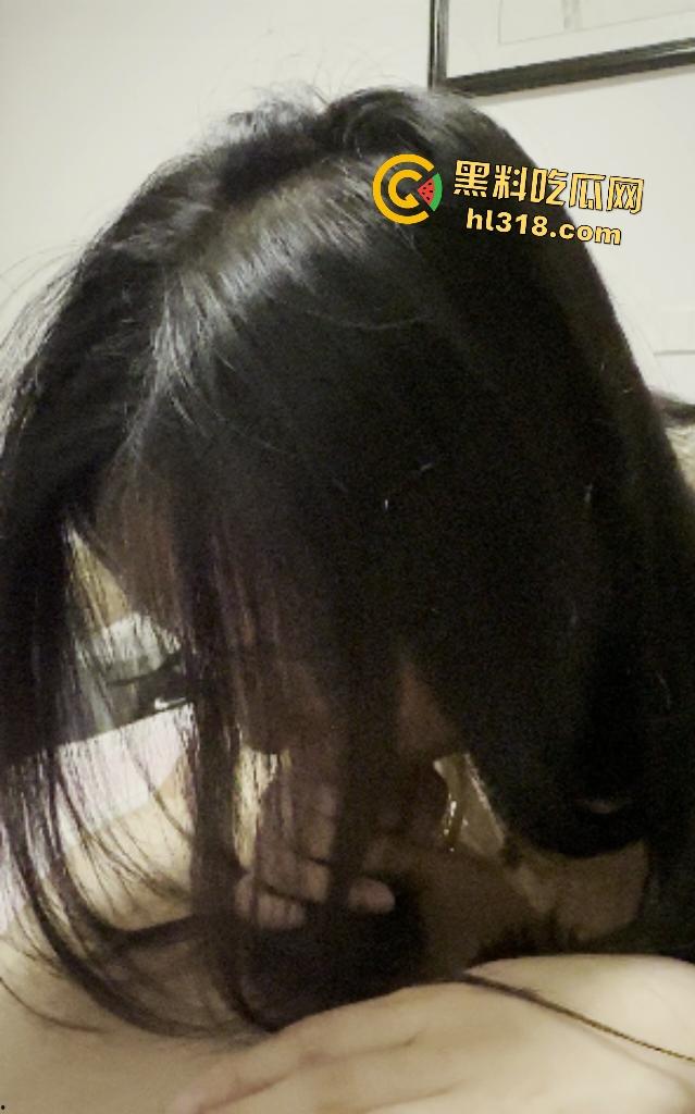 苏州保险女销售【薛千】为了开单涨业绩!全身樱桃“装备”,用樱桃小嘴口客户鸡巴,樱桃逼快被撑烂了!-4