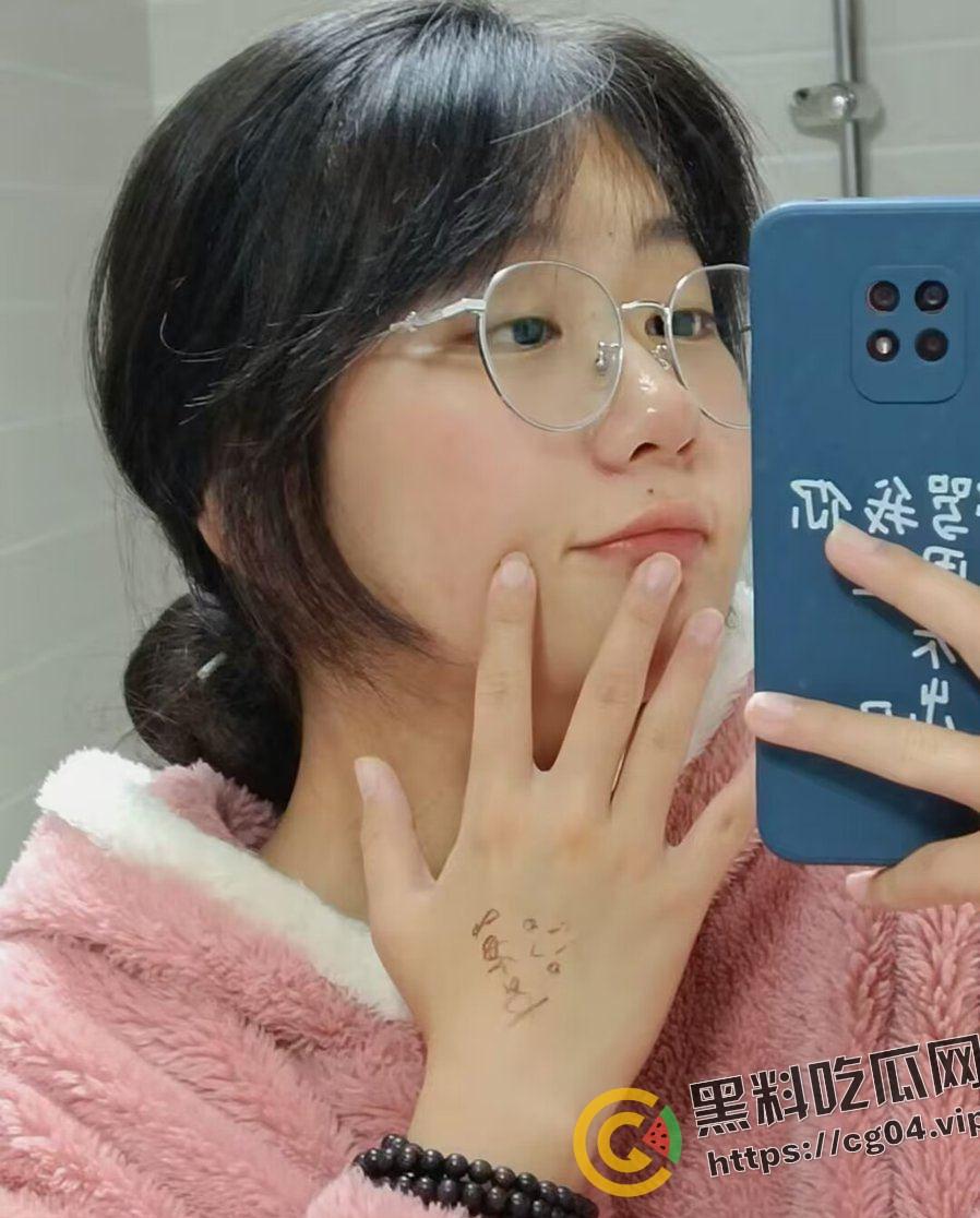 太原理工学院 好学生 【李佩佩】 cos展上约炮 喜欢发风骚自拍 被网友反手曝光-4