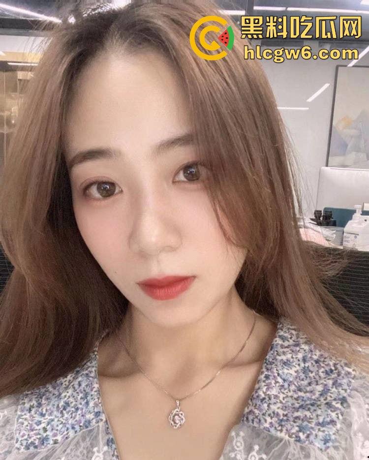 河北【张佳彤】清纯脸下的骚劲炸裂，图书馆偷玩一发，安静环境掩不住欠操的心，清纯反差简直绝了！-5