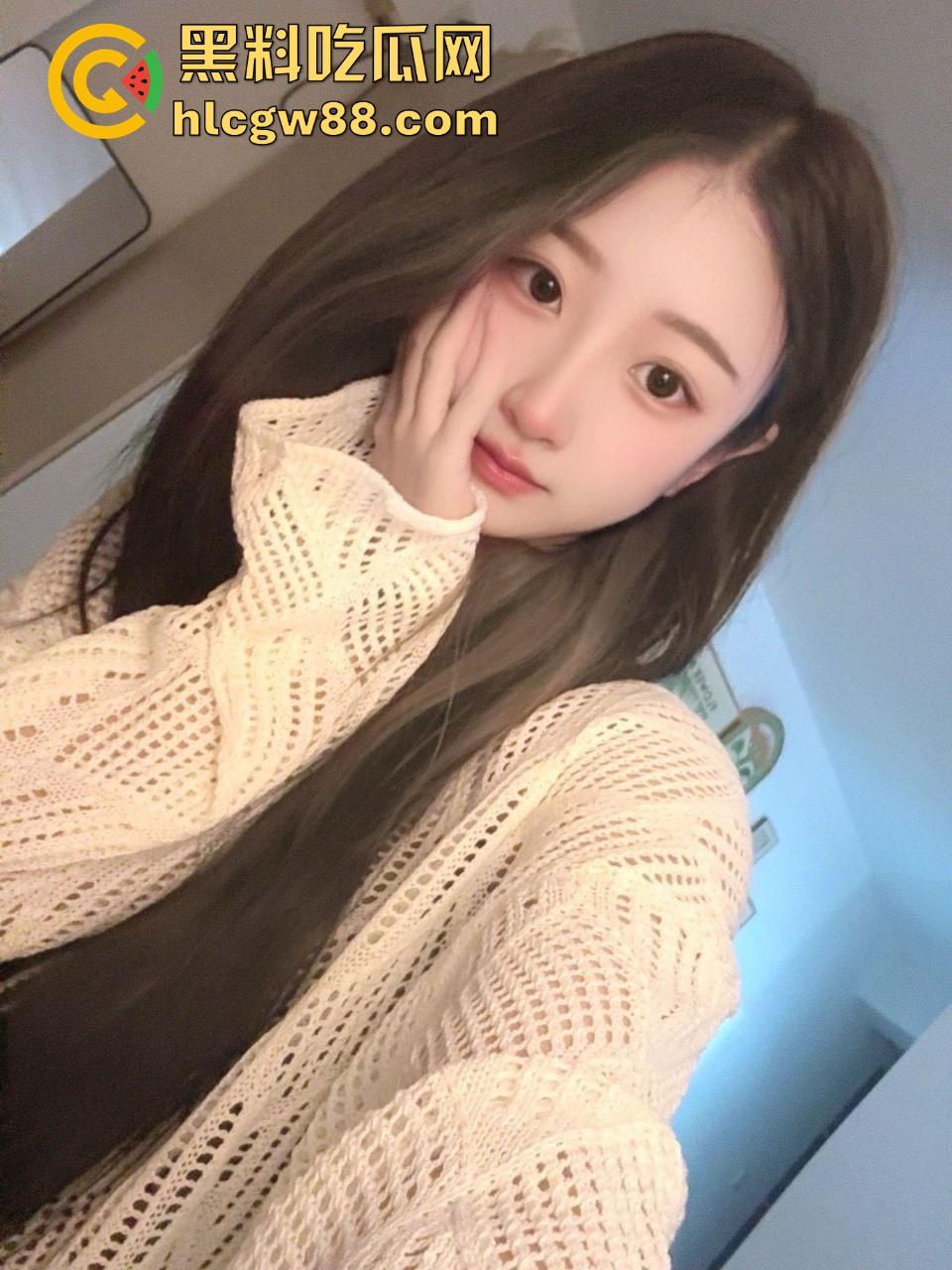 南京第三中学逆天小情侣野外做露水夫妻 无视旁人口交舔奶 被偷拍视频流出!-1