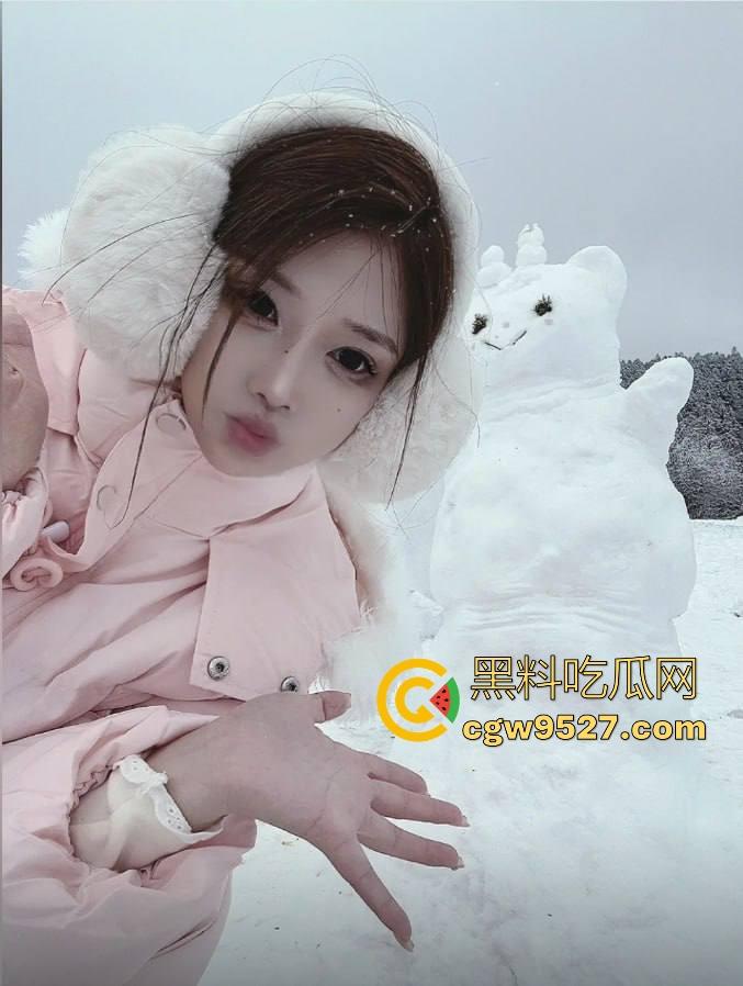 杭州某小区深夜窗前上演火辣性爱大戏，极品身材扶墙后入，各种动作变换不断，靡剪影在灯光下若隐若现！-2