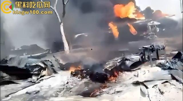 人间炼狱!尼日利亚油罐车泄露遭哄抢爆炸致77死,人都烧成木炭了,重口慎点!-8