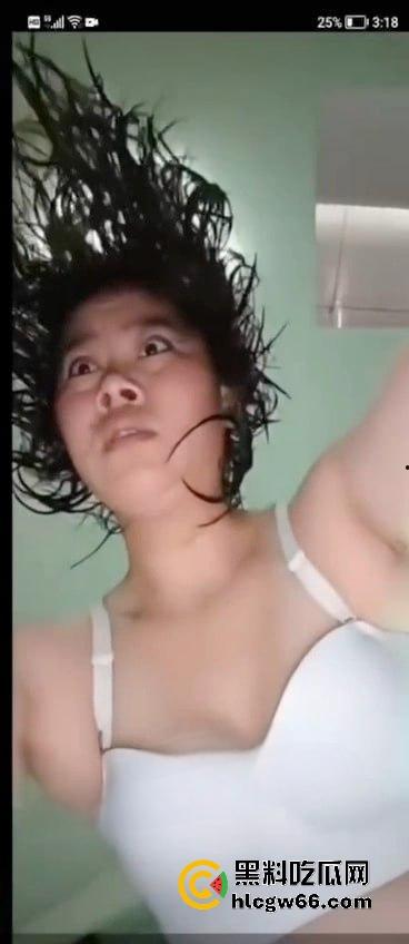 宁夏同心超市老板娘一女四男视频疯传，裸聊约炮玩上瘾，车上宾馆店里随便操，成了全城男人的发泄器！-8