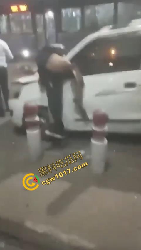 印度新德里景区爆炸震惊世人，鲜血渗透街道，8人当场死亡，惨烈火光照亮恐怖夜空，如同地狱修罗场！-3