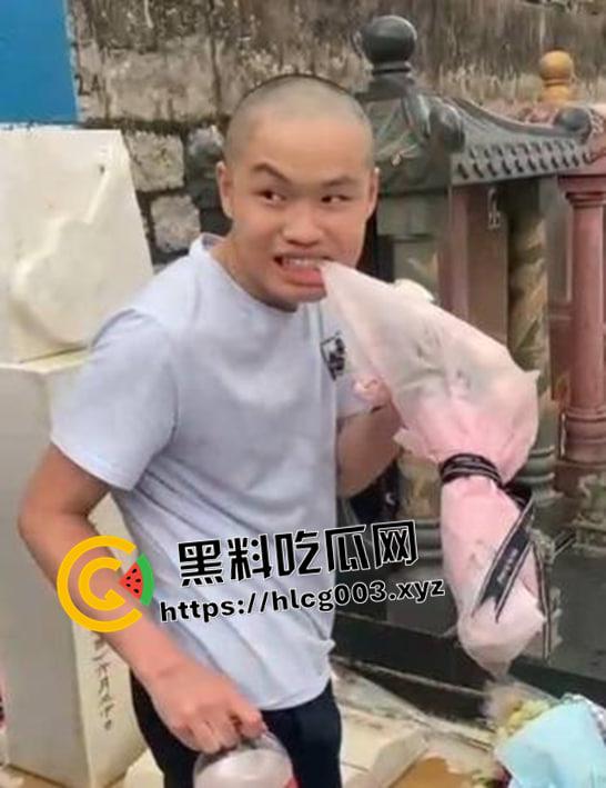 人神共愤！精神小伙破坏Beyond主场【黄家驹】墓碑被抓获 恶臭网红不仅不尊重死者还喜欢吃屎-3