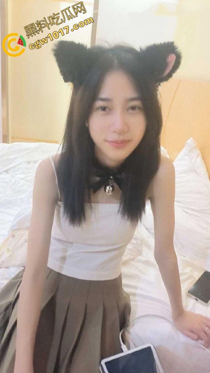 上海极品舞蹈生【杨萧颜】难以抵抗金钱诱惑,堕落为金主性奴,胯下侍奉爆筋肉棒,口技十分了得!-5