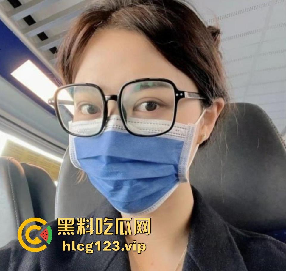 搭讪大神搞定复旦女博士!外表端庄,见到大鸡巴直接含嘴里,酒店里浪叫不停!-3