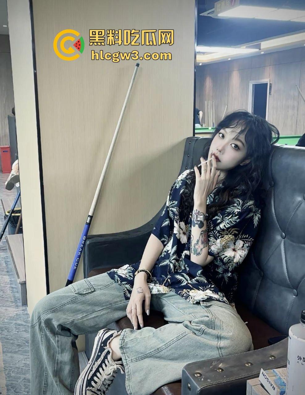 抖音大长腿网红【小叮】蜜月船震视频爆出！三亚游船上等不及下船疯狂后入骑乘，骚浪到顶天！-2