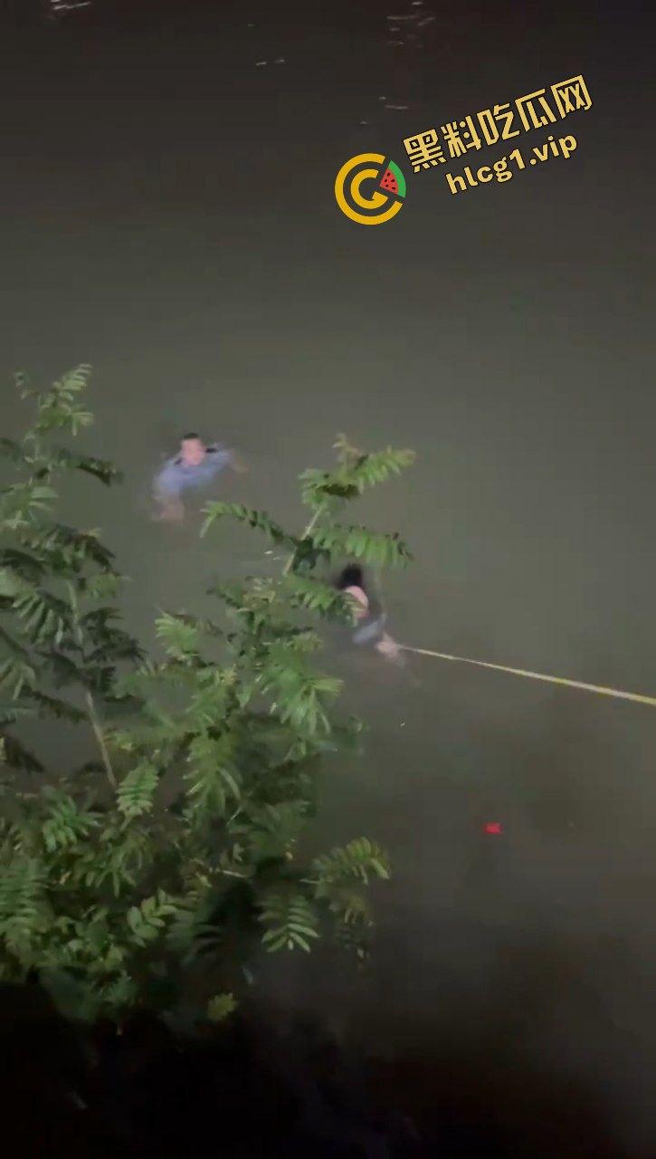 轰动全网!广西民警『李燮』为救抑郁跳河女孩 不幸溺水身亡!-14