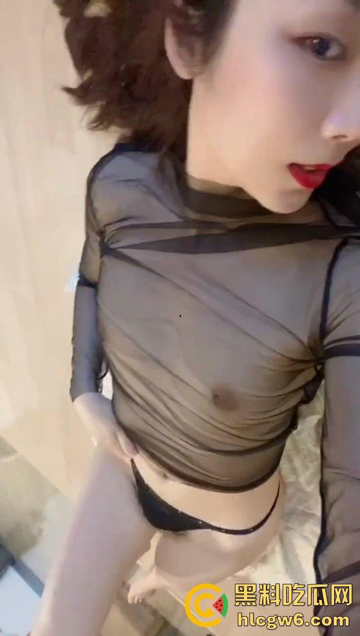 成都少妇【陈小艺】给老公戴绿帽 穿透视装给情妇发自慰视频 还接受主人调教 独家爆料!-13