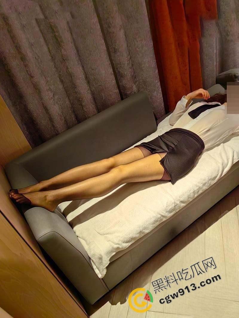 海角乱伦!嫂子的制服诱惑,高跟黑丝性感迷人,嫩逼把精子全吸光,酒店乱伦激情一夜-7