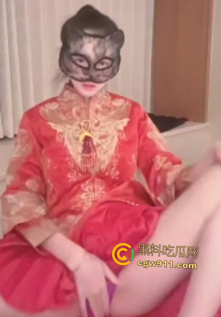 网红【大熊硬糖】经常在家自摸骚逼，超人技能模拟口爆，真空凸点揉奶隔空榨精，金主把持不住隔空射！-5