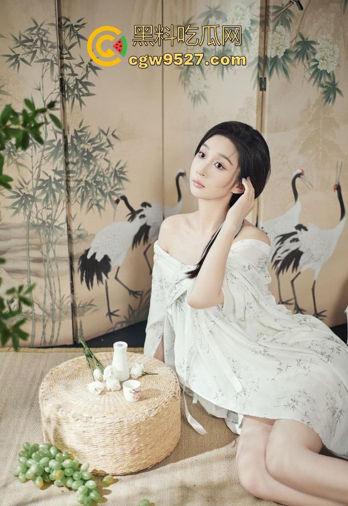 重口扩阴，精神小妹为我们展示弹性大逼，手掰肥逼呼吸一收一缩，这种肉棒进去不得夹爽死！-1