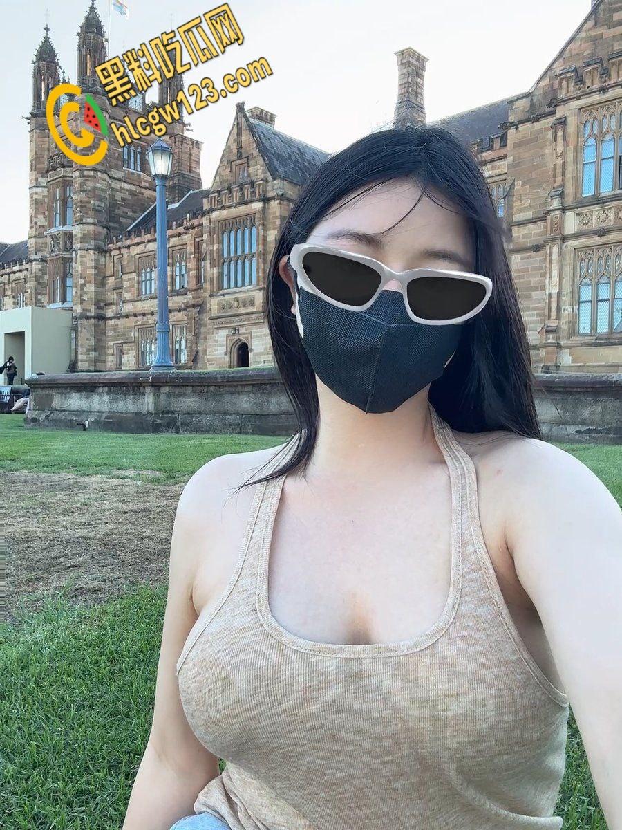 推特巨乳健身博主【婷婷】,户外露出极品身材,穿上开档丝袜猛草肥臀 !-1