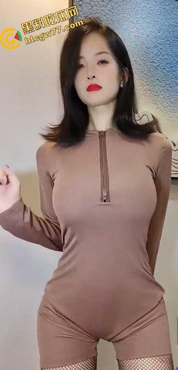 上海极品反差人妻御姐王可音猎奇福利流出! 丰乳肥臀少妇激情扣逼自慰白浆四溢 展示独门绝技逼里插吸管喝奶!-1