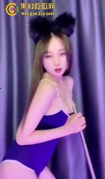 快手精神小妹【男王】卫生间大尺度骚逼秀,情趣制服狂抖奶,小骚逼扭得像没骨头,镜头前舔嘴抛骚!-1