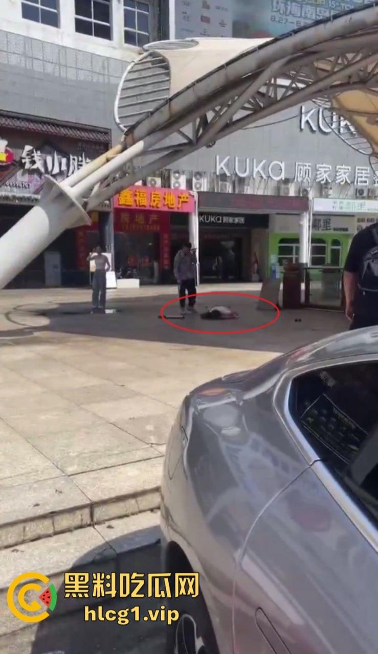 骗我捅你几刀不过分吧!海口一男子持刀捅伤前妻 血撒当场-2