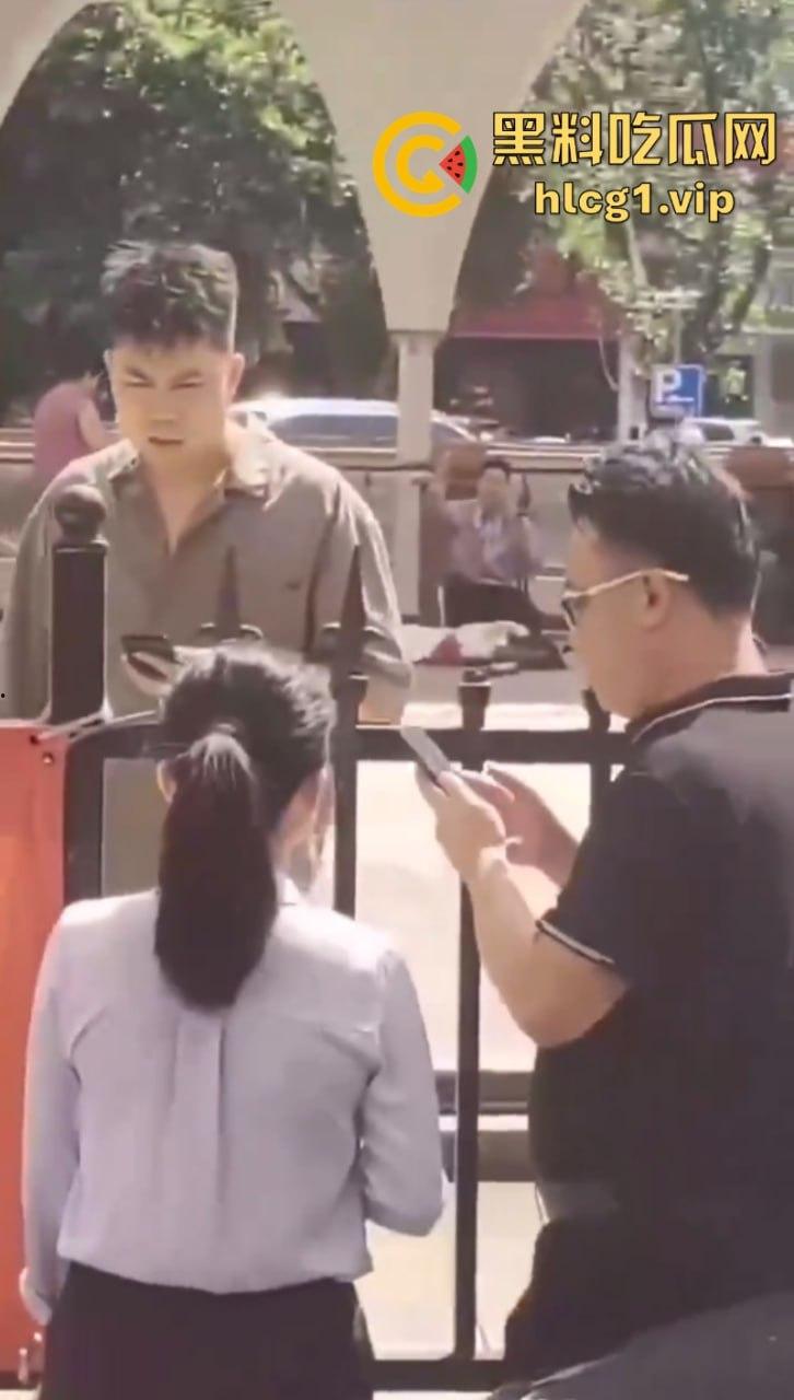 骗我捅你几刀不过分吧!海口一男子持刀捅伤前妻 血撒当场-9