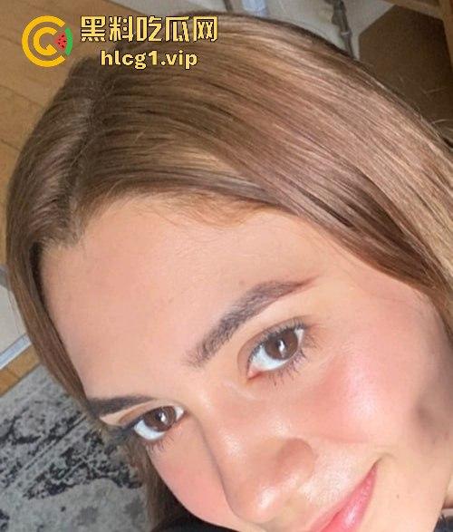 欧美网红『 Carna』颜射视频合集曝光!满脸精液在阿姆斯特丹街头露出,真够野!-8