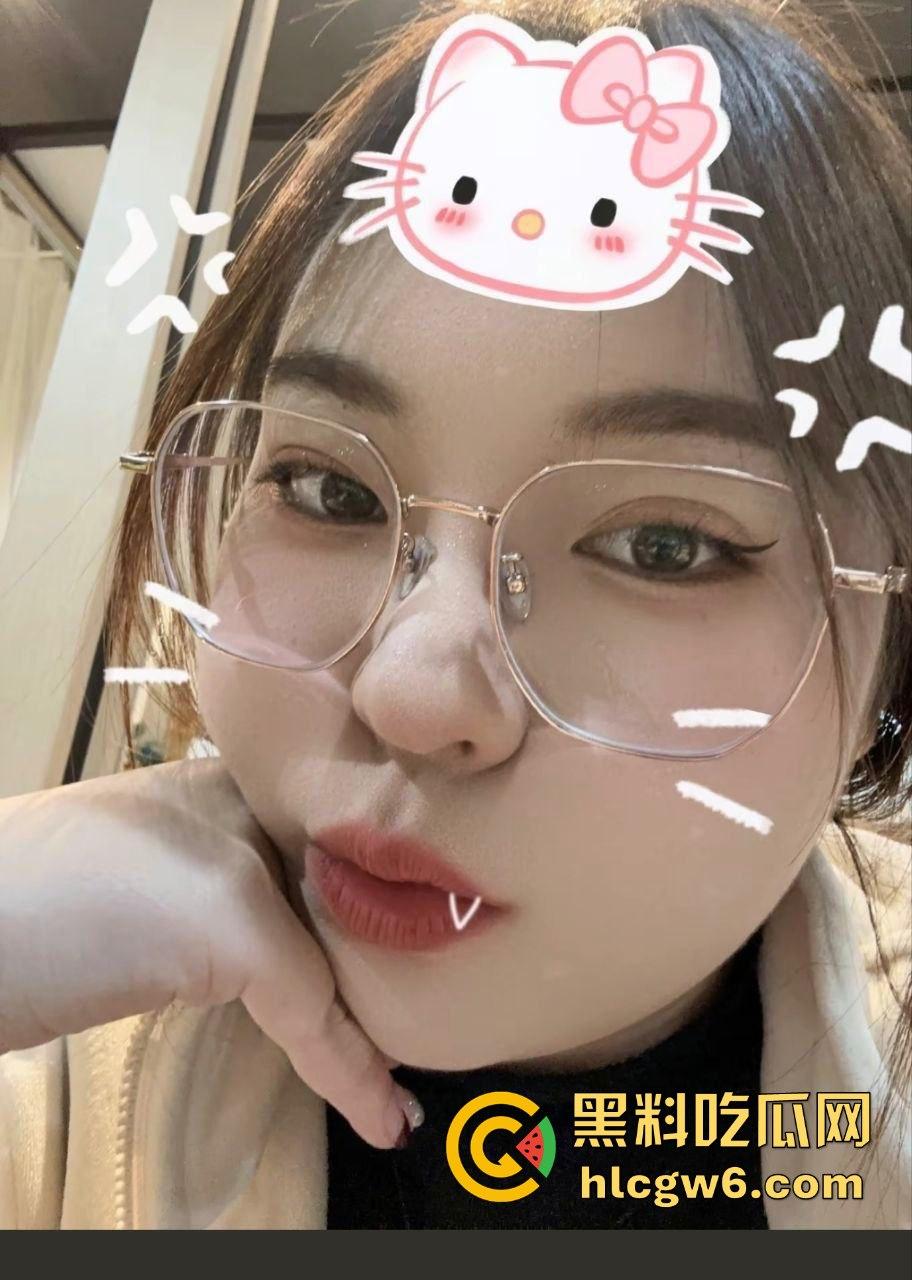 安徽大三母狗【曲婷】骚翻天,网友爆料异地裸聊骚话不断,见面就洗澡开干,骚到无法招架!-1