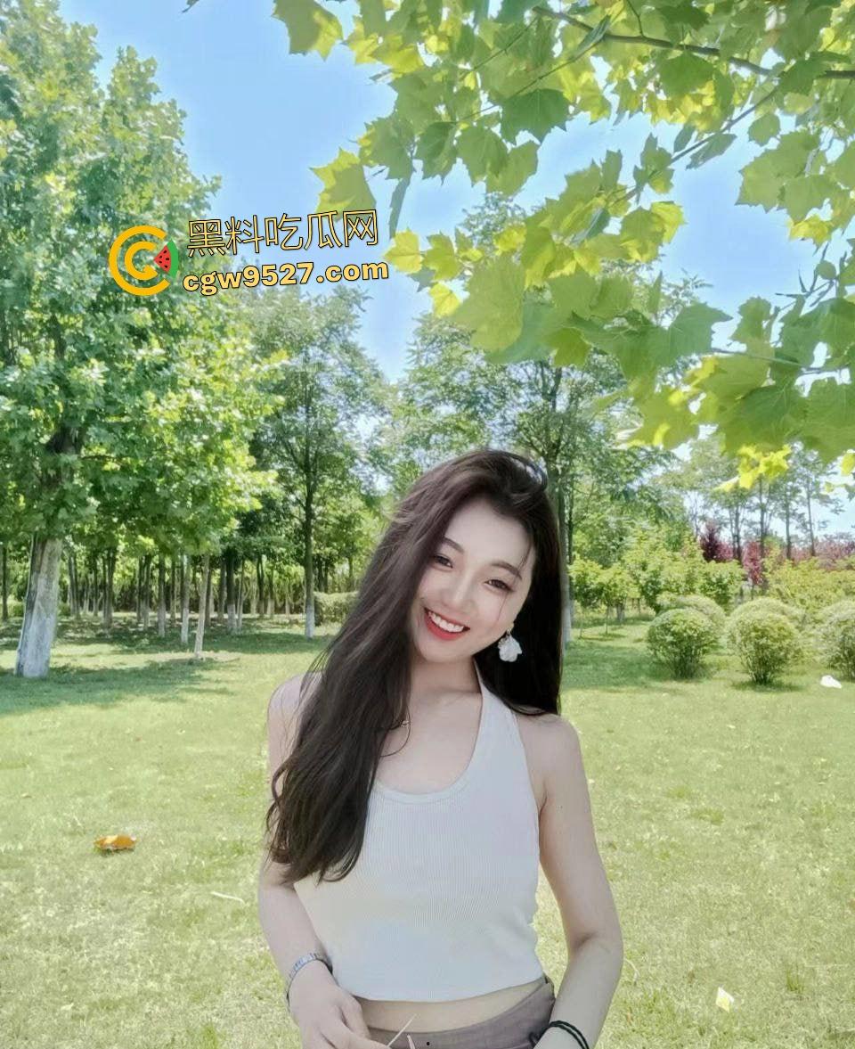 清纯师范学妹【黎雅婷】,最爱女上位用紧穴吞鸡,舔手指堪比50岁熟女的性瘾,这是大学生该有的样子?-1