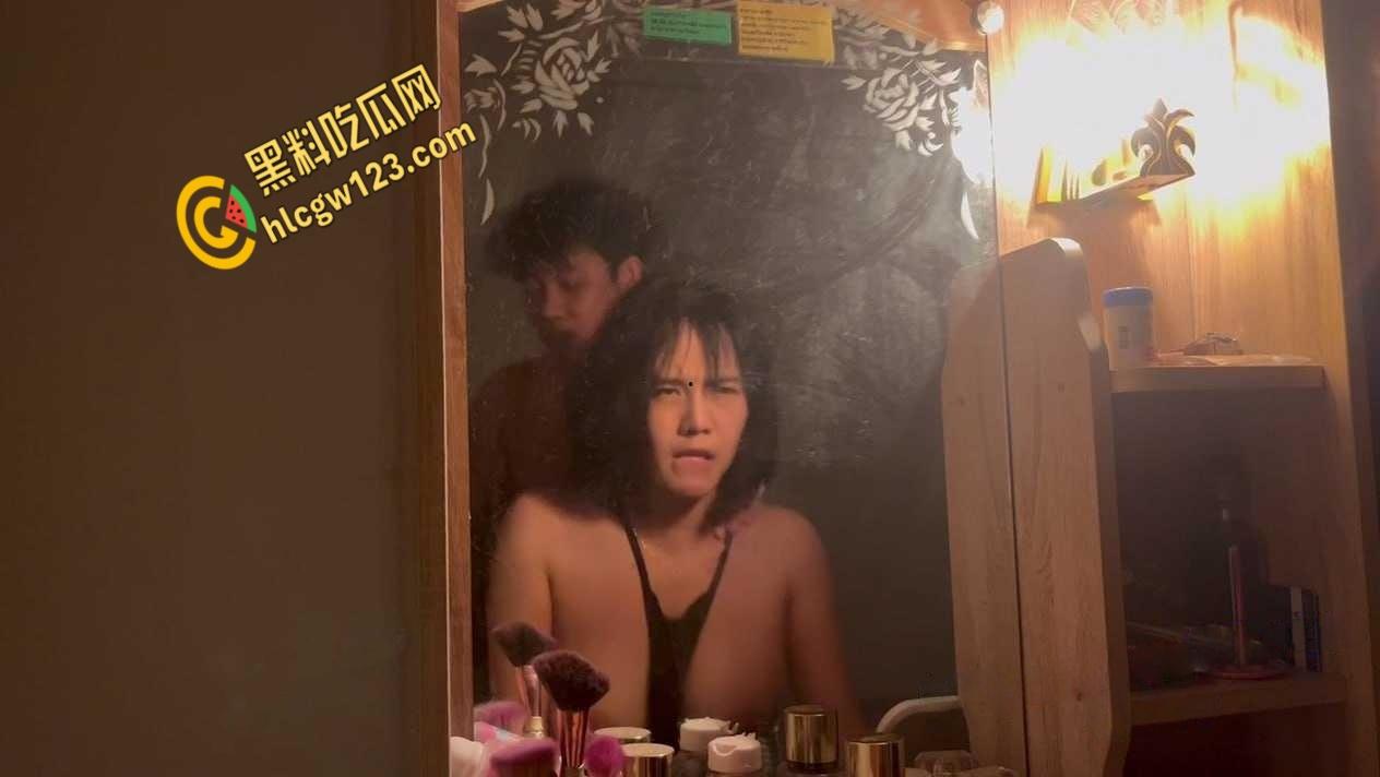 极品巨乳嫩妹遭渣男泄密,奶子又大又挺又圆,被操的时候表情风骚,淫叫不断!-6