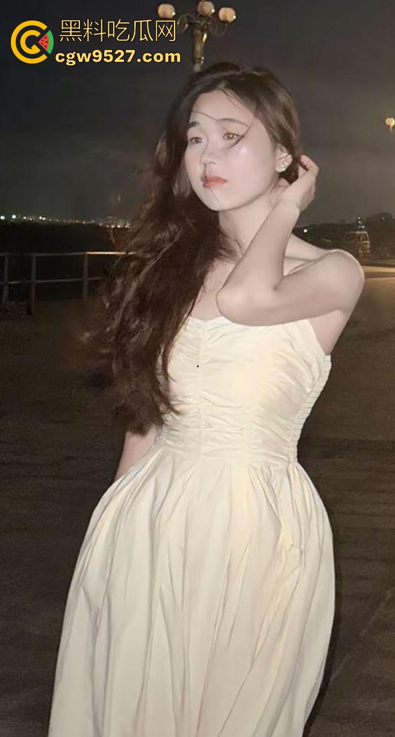 广西科技大学【杨惠麟】跟男友裸聊自慰视频流出,大胆展示极品大奶,揉胸挑逗,画面极其诱人!-2