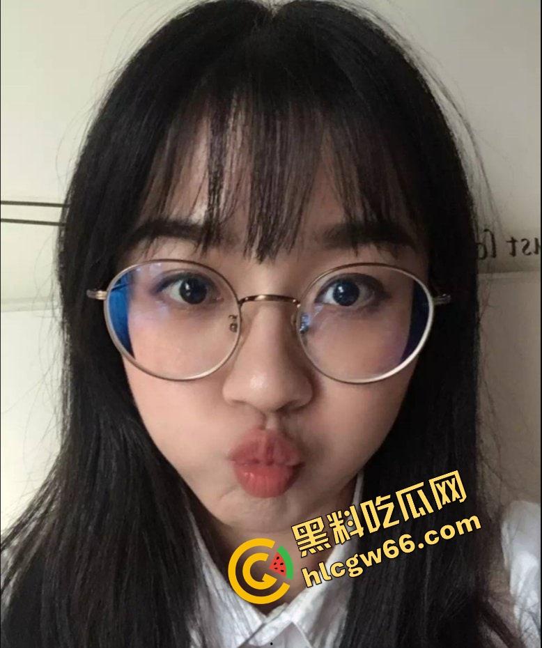 黄山技校反差骚妹【李丹尼】酒店黑丝口交全程曝光,大鲍鱼开发成通道,开房爽到喷水!-1