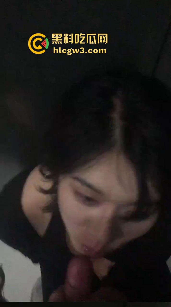 河南老哥舔狗日记活得太憋屈 开早餐店伺候离异少妇 少妇背地里吃鸡开房忙着补口红 还骂他不掏钱不够大方!-17