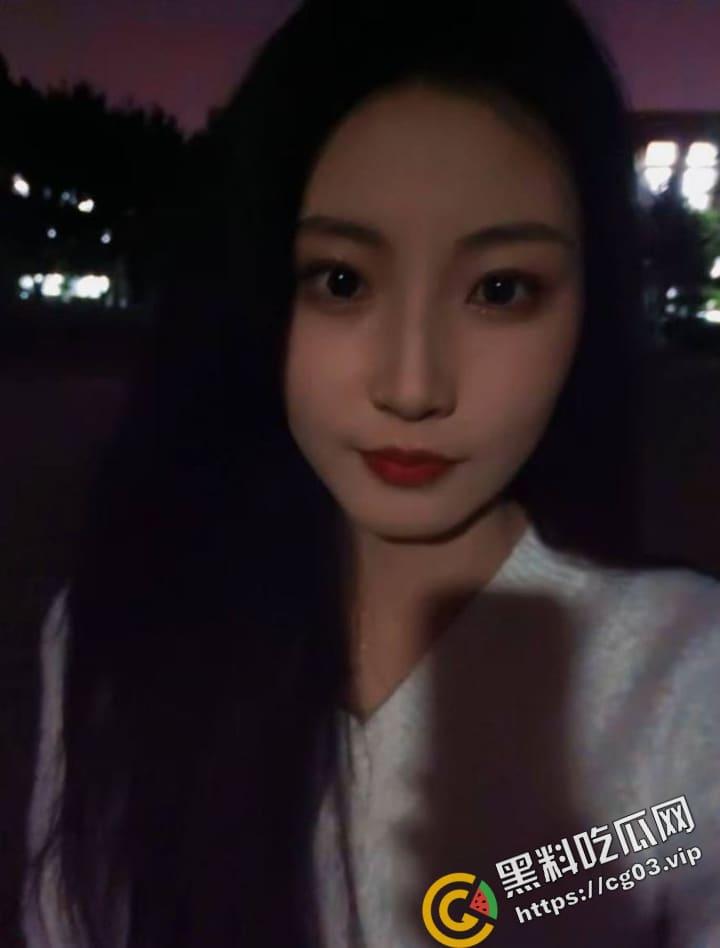 成都文理学院学姐 神似徐冬冬 被同校学弟 灌醉带到酒店一日游 早上清醒直接女上位开始摇摆-6