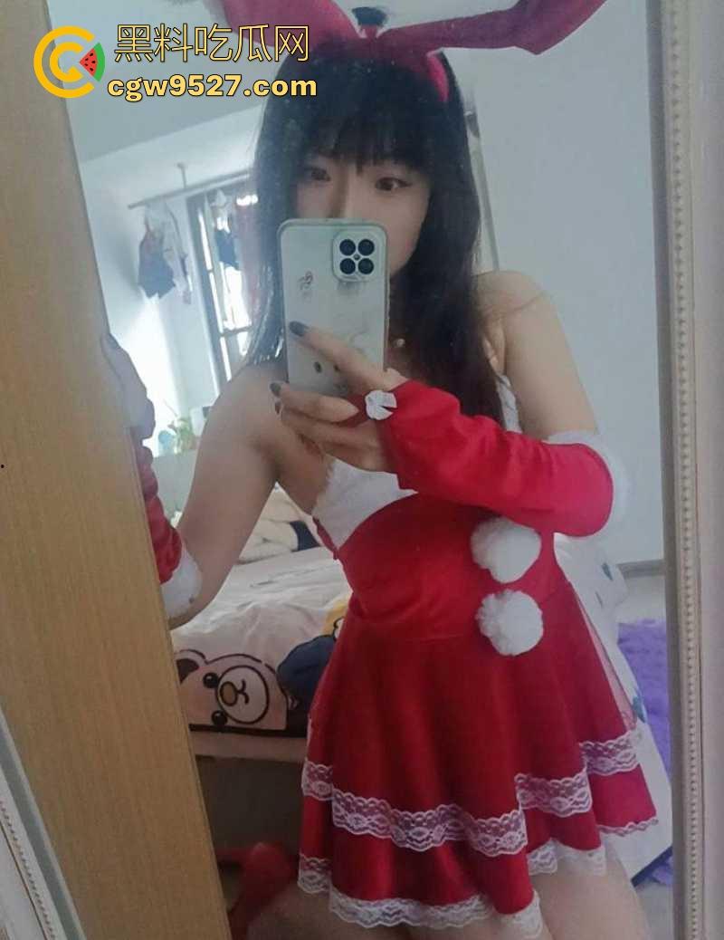 华南理工大学反差学姐【沈嘉怡】小穴空虚竟频繁约炮成瘾!露脸舔屌口活超绝,真是是各个眼镜九个骚啊!-1