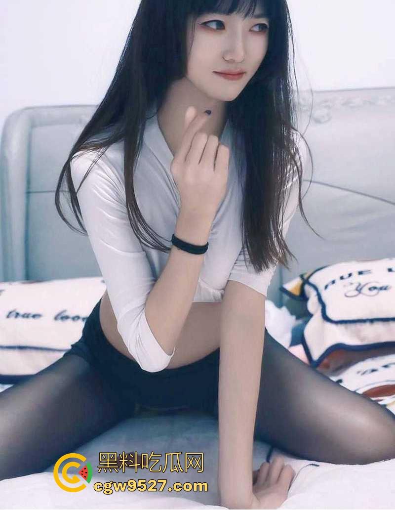 华南理工大学反差学姐【沈嘉怡】小穴空虚竟频繁约炮成瘾!露脸舔屌口活超绝,真是是各个眼镜九个骚啊!-3