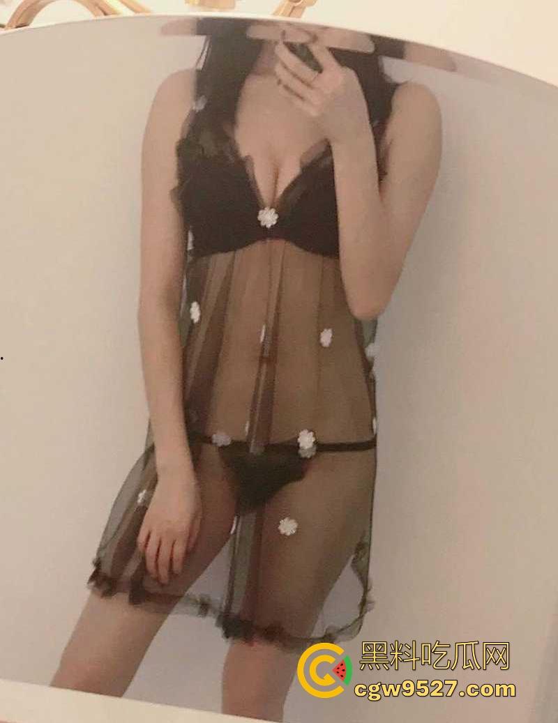 华南理工大学反差学姐【沈嘉怡】小穴空虚竟频繁约炮成瘾!露脸舔屌口活超绝,真是是各个眼镜九个骚啊!-4