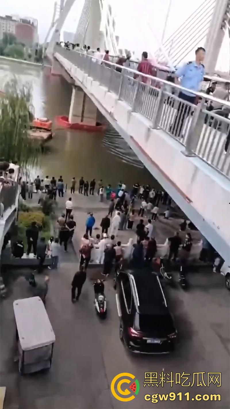 周口市沈丘网红桥跳河事件，准备结婚因彩礼商量不通，23岁男子跳河自杀，20多万彩礼逼走了他！-7