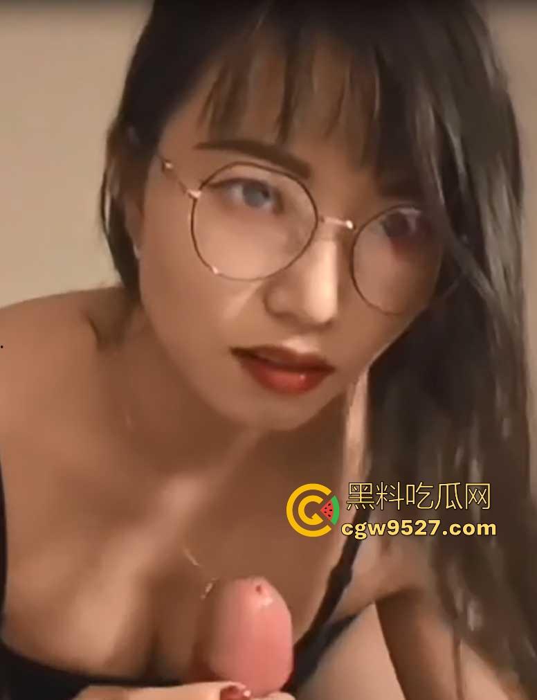 华南理工大学反差学姐【沈嘉怡】小穴空虚竟频繁约炮成瘾!露脸舔屌口活超绝,真是是各个眼镜九个骚啊!-7