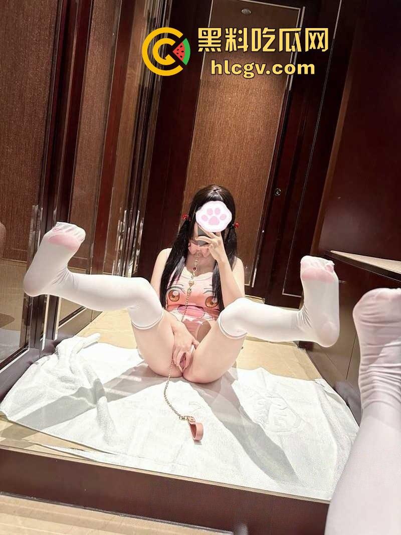 双马尾清纯萝莉『兔咪』变身SM玩物！链子拴住双马尾像遛狗一样操，嫩逼被操到哭喊，露骨视频流出！-11