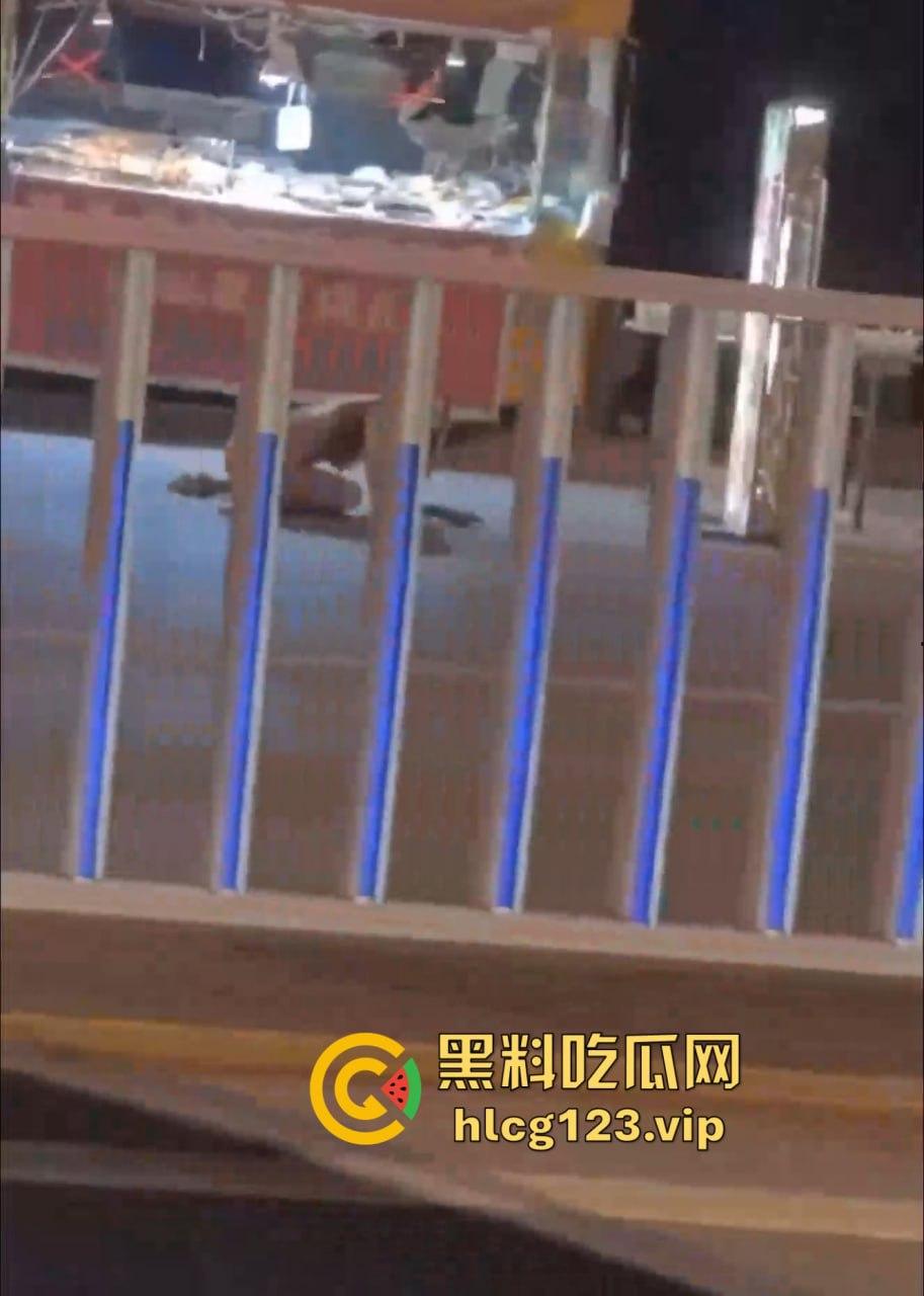 河北邢台快手网红吴媛媛吸毒后大街裸奔!性感长腿翘臀,精神小妹彻底玩嗨学狗爬行!-10