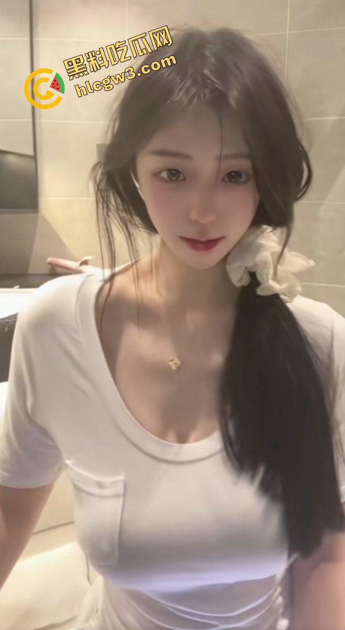 云南大理反差婊人妻母狗『廖嘉艺』丸子头大雷女神 商场露出浴缸激情!独家流出!-3